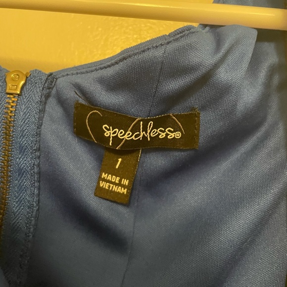 Von Maur Homecoming/prom 2pc dress. Never worn. Size 1. - Picture 2 of 5